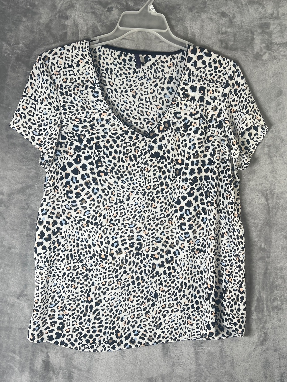 NYDJ Short Sleeve V-Neck Leopard Print Top - Navy & Cream